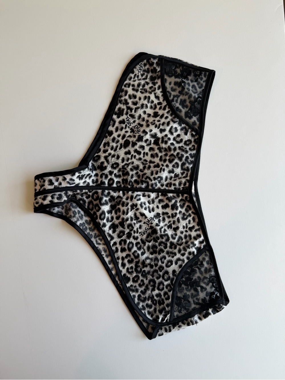 Victoria's Secret Leopard Black and White sleep short